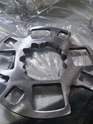 YZ1300 Automatische metaalplaat ontblaasmachine voor lasersnijdelen