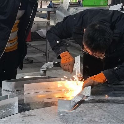 RAYCUS Handheld Fiber Laser Welding Machine voor roestvrijstalen aluminium plaat buizen