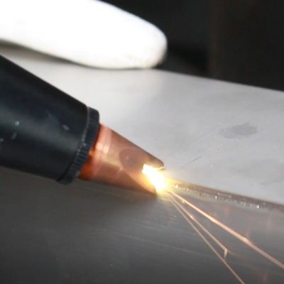 E500 500W CNC-vezellasersweismachine voor snelle en geruisloze advertentiebordlassen